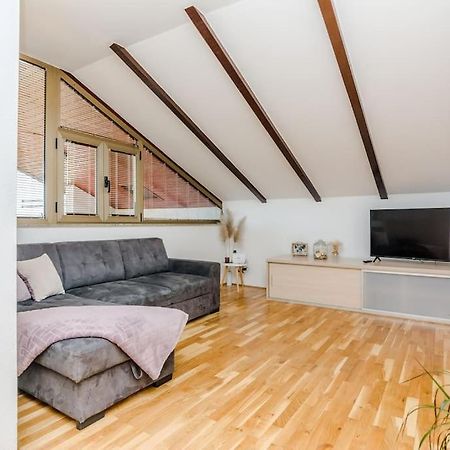 Apartment Roko - Up To 4 People With Free Parking Zadar Eksteriør bilde