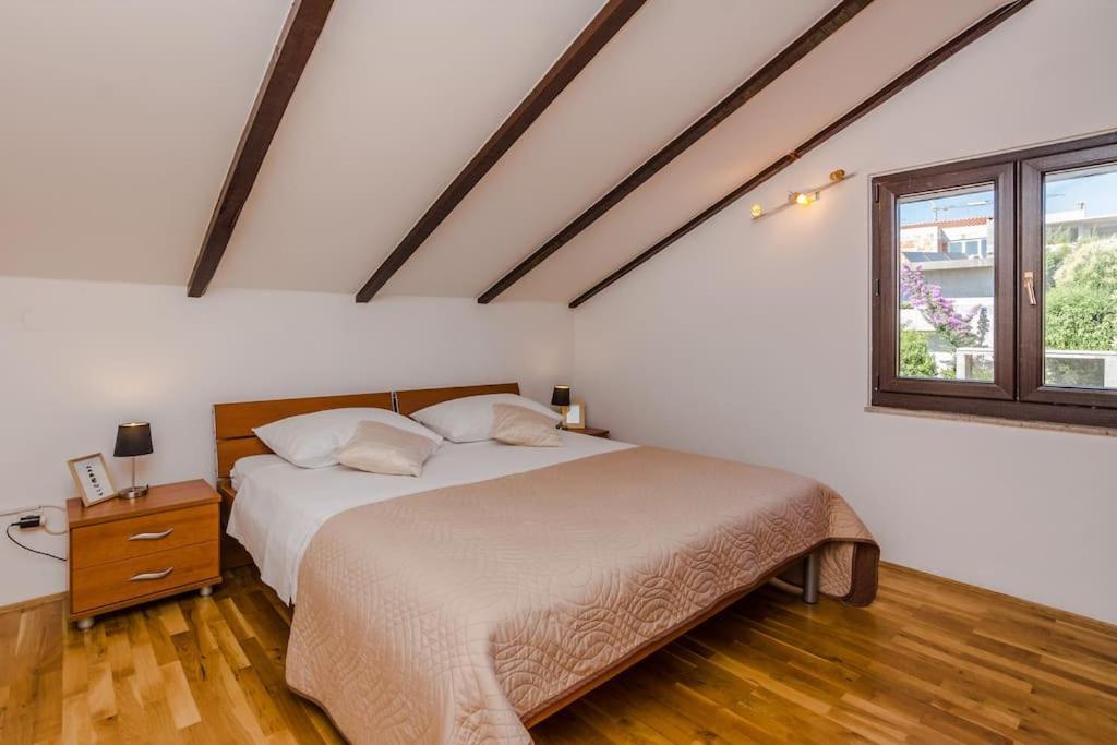 Apartment Roko - Up To 4 People With Free Parking Zadar Eksteriør bilde