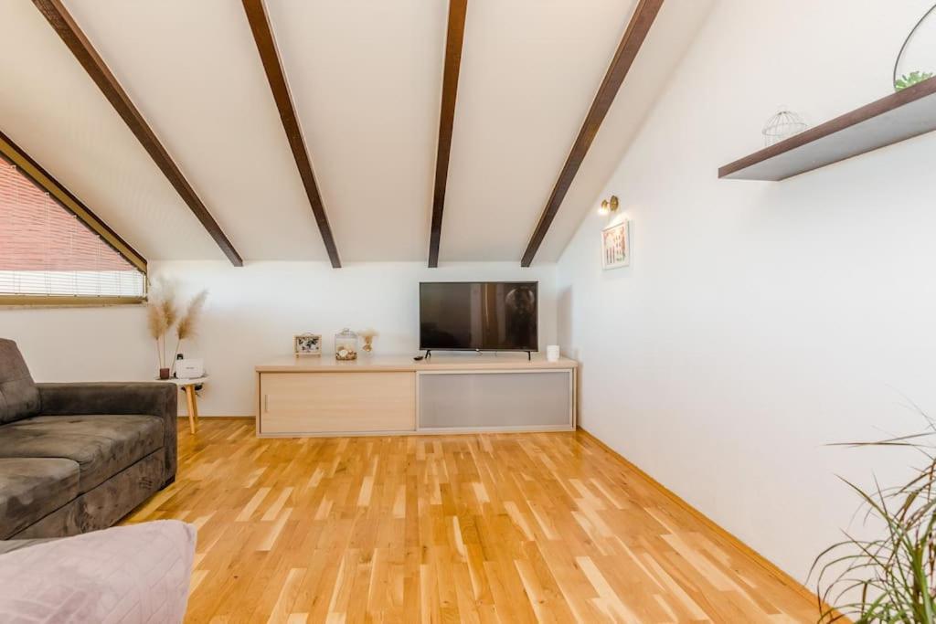 Apartment Roko - Up To 4 People With Free Parking Zadar Eksteriør bilde