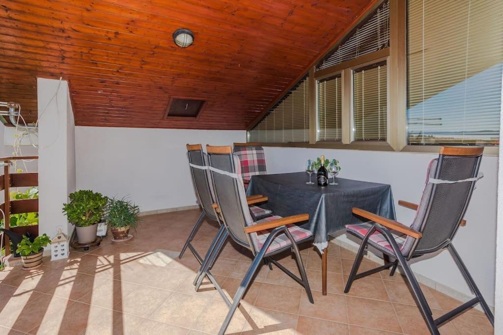 Apartment Roko - Up To 4 People With Free Parking Zadar Eksteriør bilde