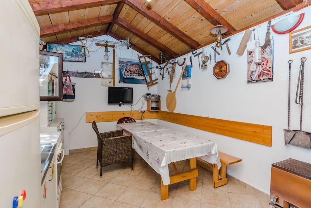 Apartment Roko - Up To 4 People With Free Parking Zadar Eksteriør bilde