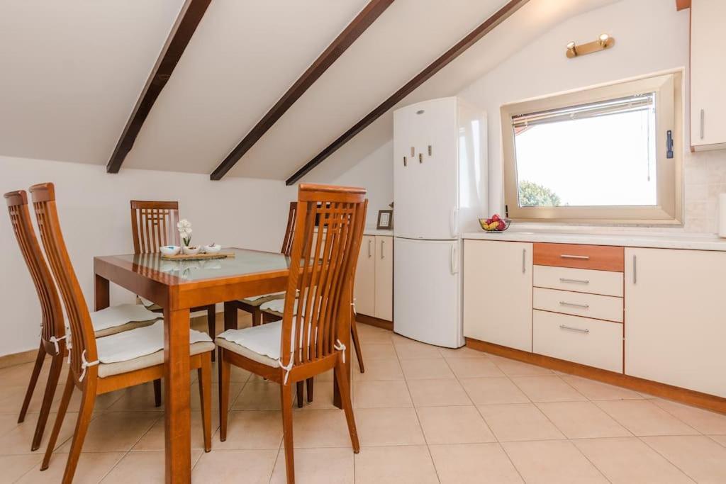 Apartment Roko - Up To 4 People With Free Parking Zadar Eksteriør bilde