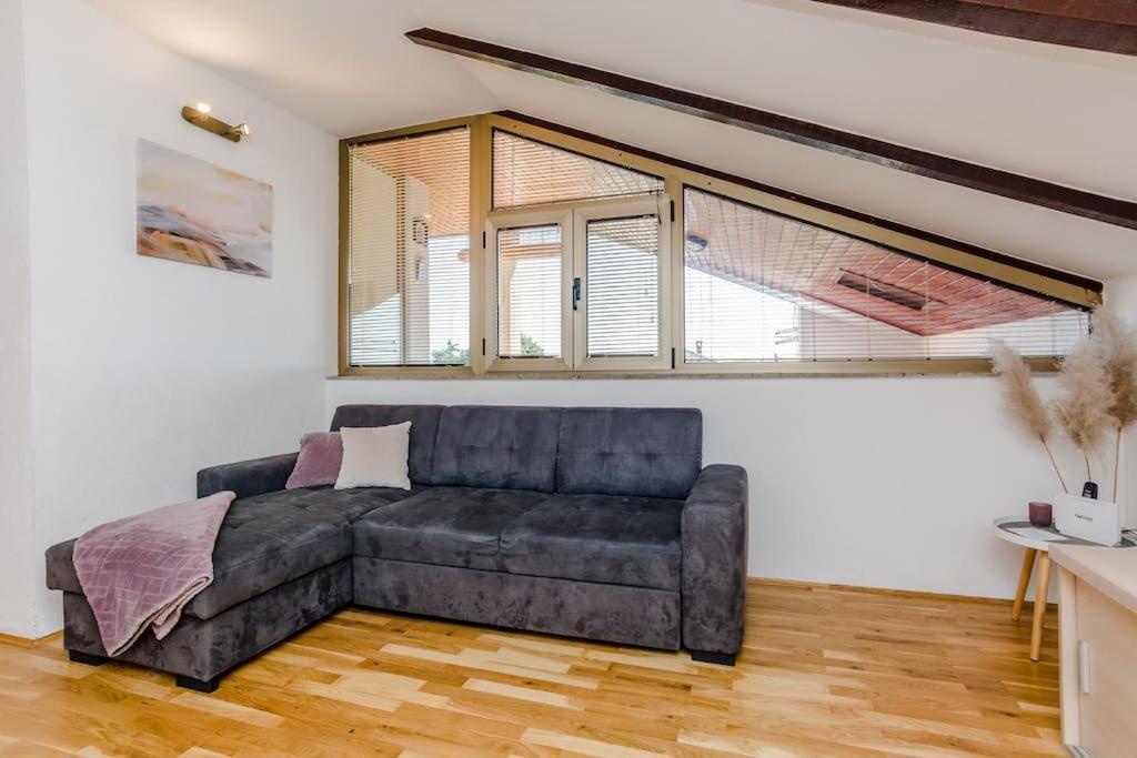 Apartment Roko - Up To 4 People With Free Parking Zadar Eksteriør bilde