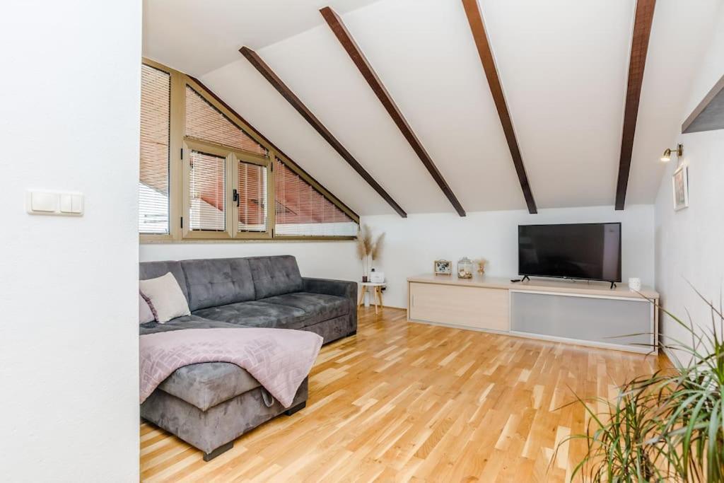Apartment Roko - Up To 4 People With Free Parking Zadar Eksteriør bilde